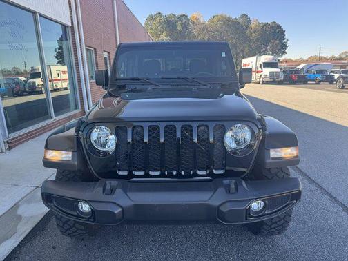2022 Jeep Gladiator Sport