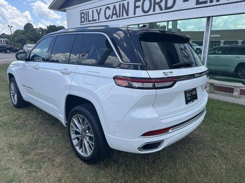 2022 Jeep Grand Cherokee Summit