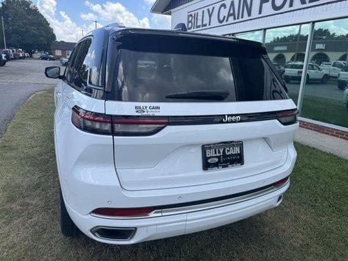 2022 Jeep Grand Cherokee Summit