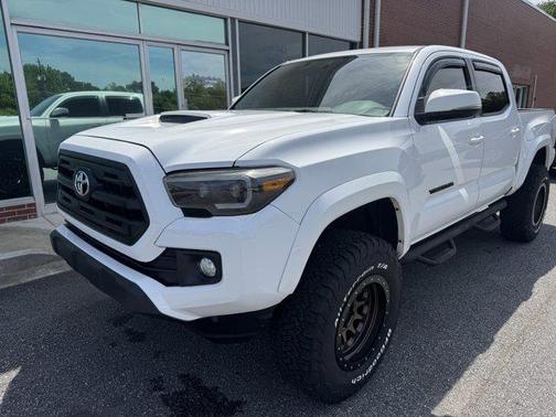 Super White 2017 Toyota Tacoma TRD Sport