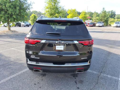 Mosaic Black Metallic 2023 Chevrolet Traverse Premier