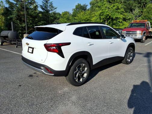 Summit White 2026 Chevrolet Trax LT