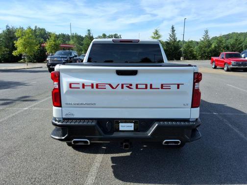 Iridescent Pearl Tricoat 2024 Chevrolet Silverado 1500 LT Trail Boss