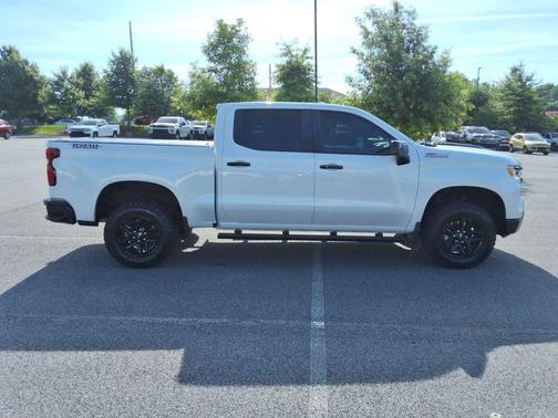Iridescent Pearl Tricoat 2024 Chevrolet Silverado 1500 LT Trail Boss