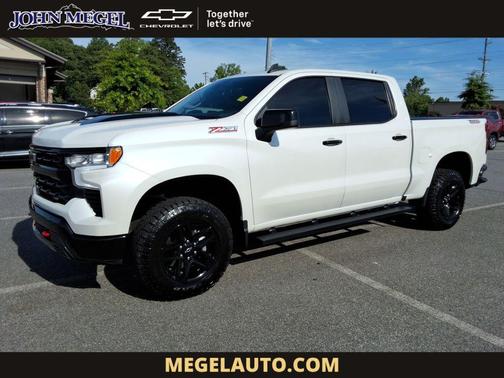 Iridescent Pearl Tricoat 2024 Chevrolet Silverado 1500 LT Trail Boss