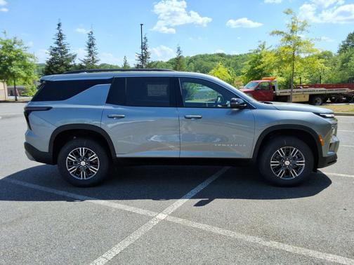 Sterling Gray Metallic 2026 Chevrolet Traverse LT