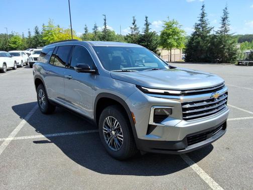 Sterling Gray Metallic 2026 Chevrolet Traverse LT