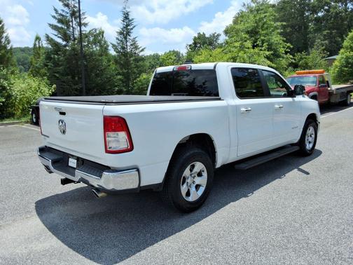 Bright White Clearcoat 2019 RAM 1500 Big Horn