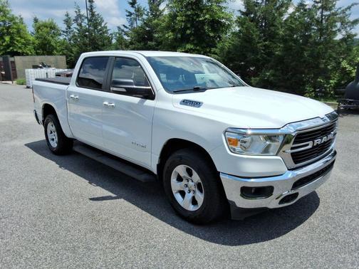 Bright White Clearcoat 2019 RAM 1500 Big Horn