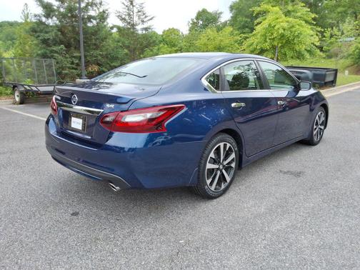 Deep Blue Pearl 2018 Nissan Altima 2.5 SR