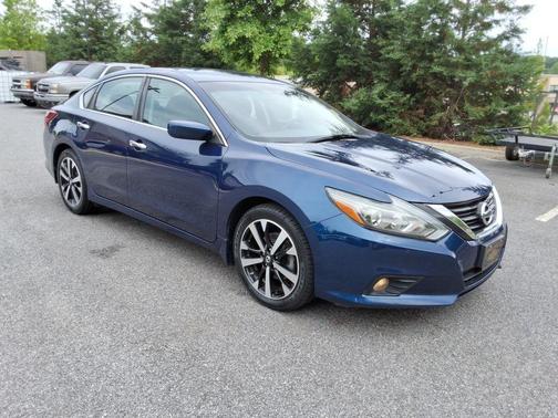 Deep Blue Pearl 2018 Nissan Altima 2.5 SR