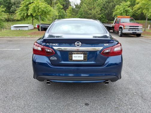 Deep Blue Pearl 2018 Nissan Altima 2.5 SR