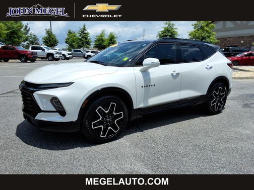 Iridescent Pearl Tricoat 2023 Chevrolet Blazer RS