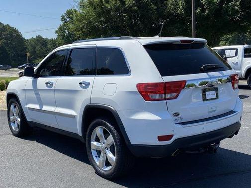 Photo 4 of 36 of 2013 Jeep Grand Cherokee Overland