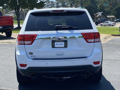 Photo 5 of 36 of 2013 Jeep Grand Cherokee Overland
