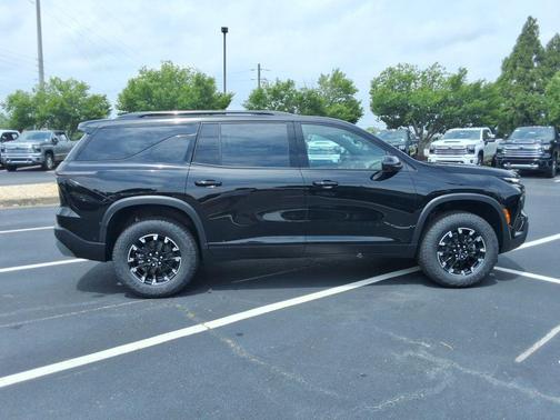Mosaic Black Metallic 2026 Chevrolet Traverse AWD Z71
