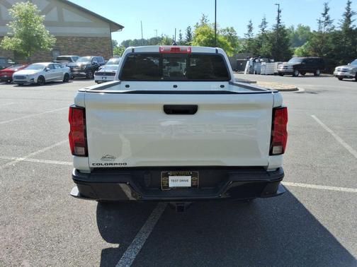 Summit White 2026 Chevrolet Colorado WT