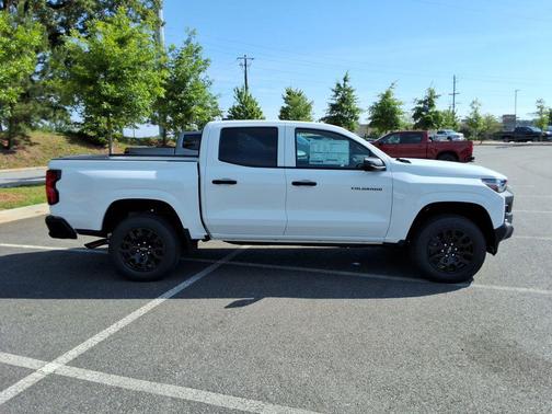 Summit White 2026 Chevrolet Colorado WT