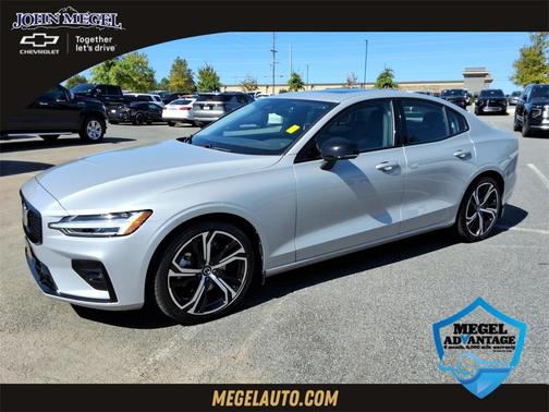 2024 Volvo S60 B5 Core Dark Theme