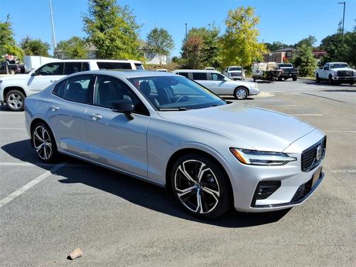 2024 Volvo S60 B5 Core Dark Theme