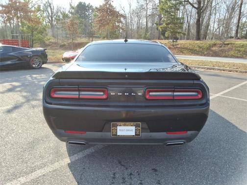 2015 Dodge Challenger SXT