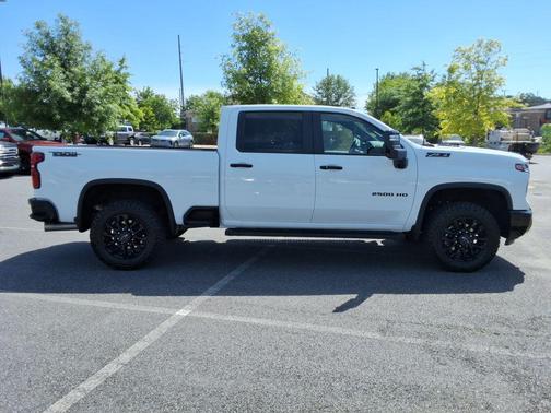 Summit White 2026 Chevrolet Silverado 2500 LT