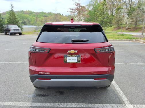 Radiant Red Tintcoat 2026 Chevrolet Equinox 1LT