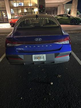 2025 Hyundai ELANTRA SE