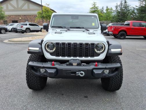 Bright White Clearcoat 2024 Jeep Wrangler Rubicon