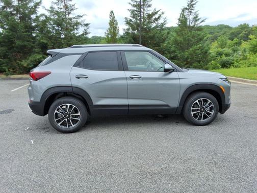 Sterling Gray Metallic 2026 Chevrolet Trailblazer LT