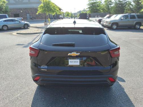 Mosaic Black Metallic 2026 Chevrolet Trax LS