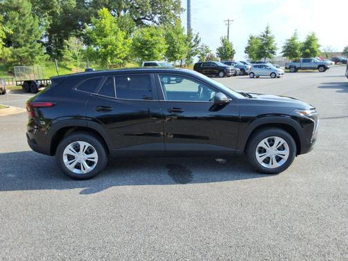 Mosaic Black Metallic 2026 Chevrolet Trax LS