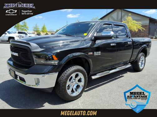Brilliant Black Crystal Pearlcoat 2017 RAM 1500 Laramie