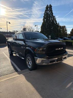Brilliant Black Crystal Pearlcoat 2017 RAM 1500 Laramie