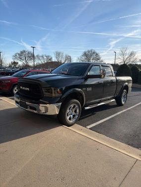 Brilliant Black Crystal Pearlcoat 2017 RAM 1500 Laramie