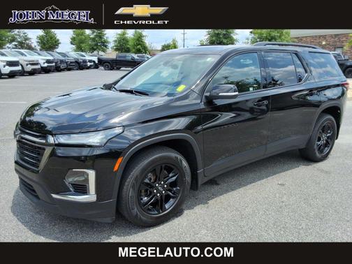 Mosaic Black Metallic 2022 Chevrolet Traverse LT Cloth