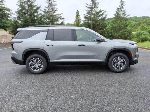 Sterling Gray Metallic 2026 Chevrolet Traverse LT