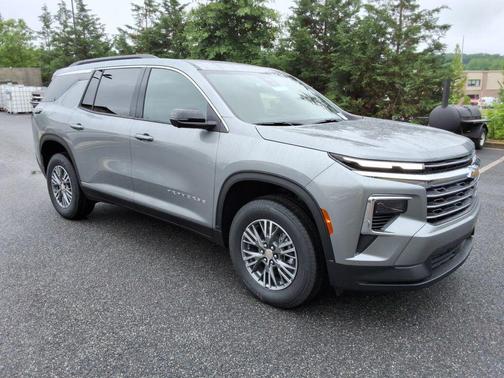 Sterling Gray Metallic 2026 Chevrolet Traverse LT