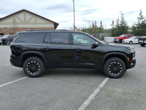 Mosaic Black Metallic 2026 Chevrolet Traverse Z71