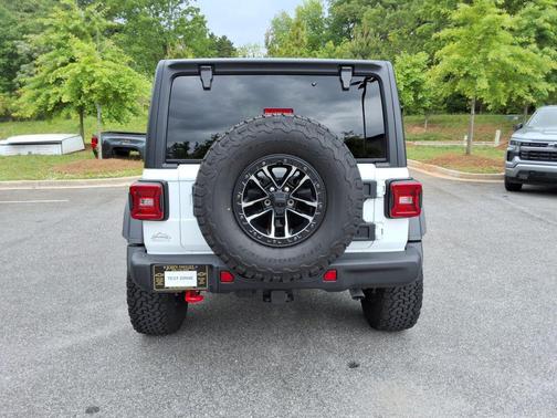 Bright White Clearcoat 2024 Jeep Wrangler Rubicon