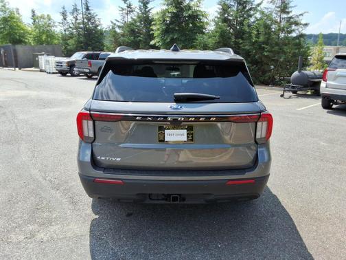 Carbonized Gray Metallic 2025 Ford Explorer Active