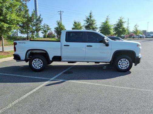 Summit White 2022 Chevrolet Silverado 2500 Custom