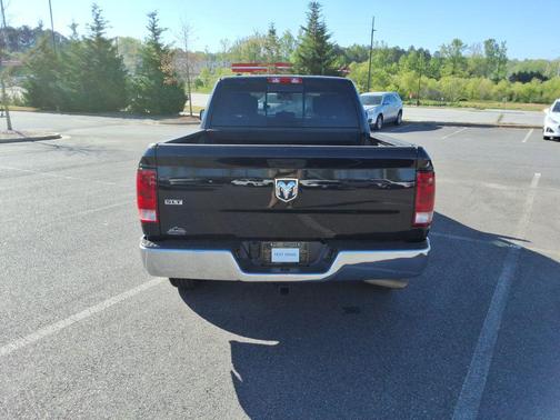 Diamond Black Crystal Pearlcoat 2019 RAM 1500 SLT