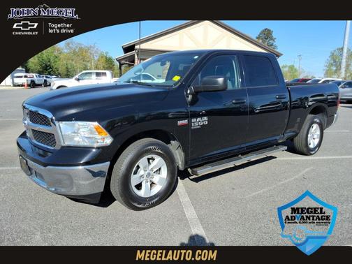 Diamond Black Crystal Pearlcoat 2019 RAM 1500 SLT