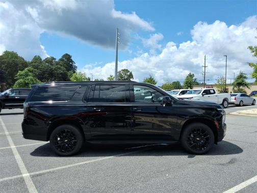 2025 Chevrolet Suburban RST