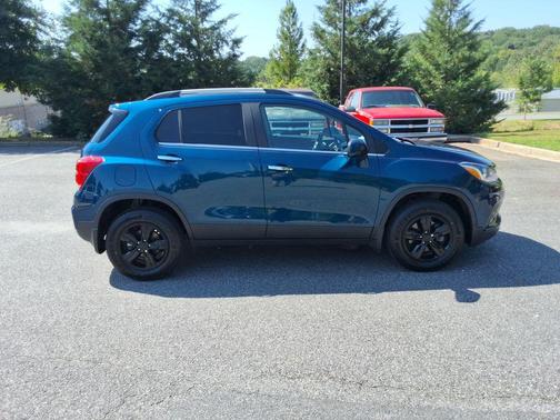 Pacific Blue Metallic 2020 Chevrolet Trax LT