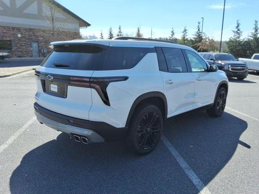 Summit White 2026 Chevrolet Traverse LT