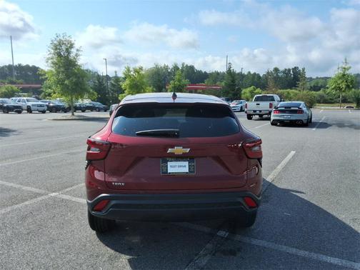 2025 Chevrolet Trax LS