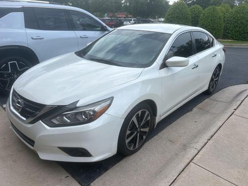 Pearl White 2018 Nissan Altima 2.5 SR