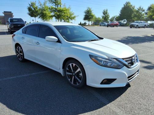 Pearl White 2018 Nissan Altima 2.5 SR